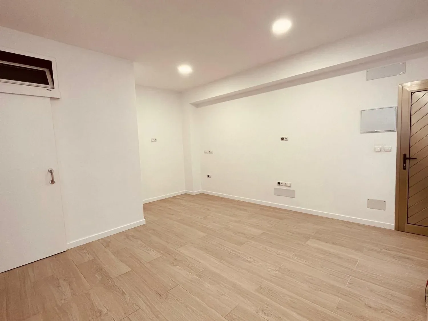 Salón de la vivienda reformada en Telde, diseño cálido
